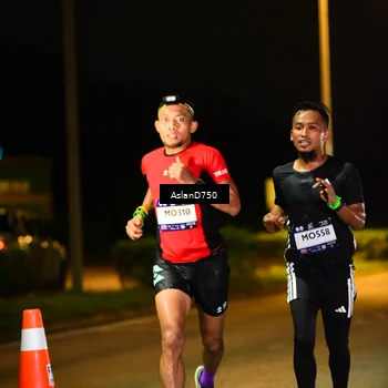 Runner Photo 7706311