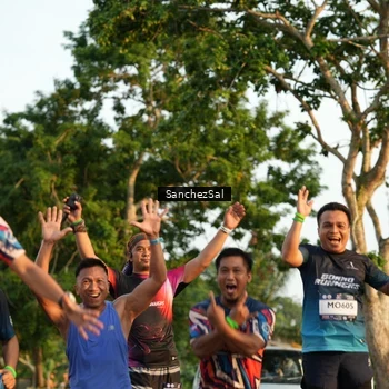 Runner Photo 7706502