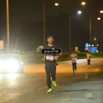 Runner Photo 7706515
