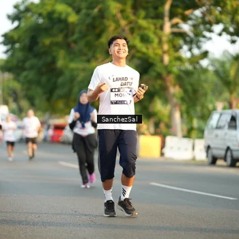 Runner Photo 7706659