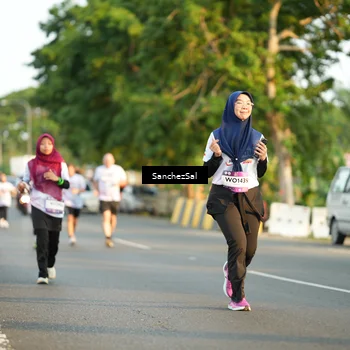 Runner Photo 7706685