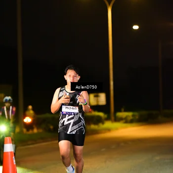 Runner Photo 7706765