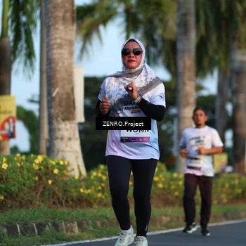 Runner Photo 7706773