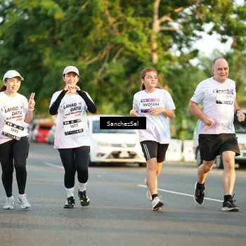 Runner Photo 7707024
