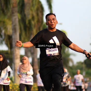 Runner Photo 7707032