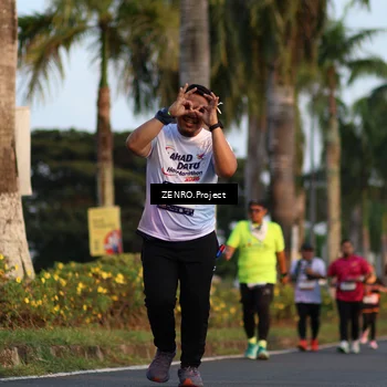 Runner Photo 7707038