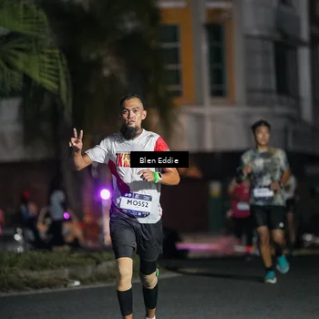 Runner Photo 7707073