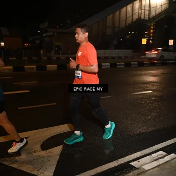 Runner Photo 7707093