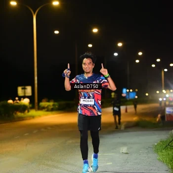 Runner Photo 7707095