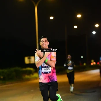 Runner Photo 7707097