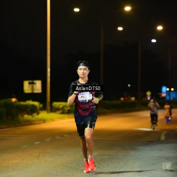 Runner Photo 7707107