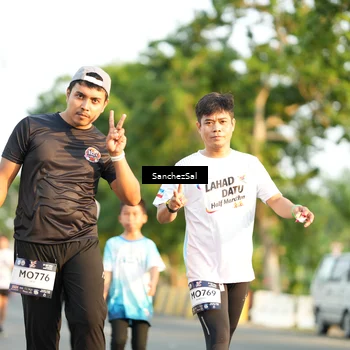 Runner Photo 7707303