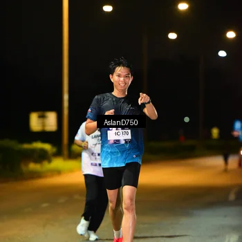 Runner Photo 7707343