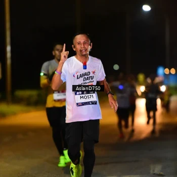 Runner Photo 7707611