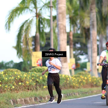 Runner Photo 7707645