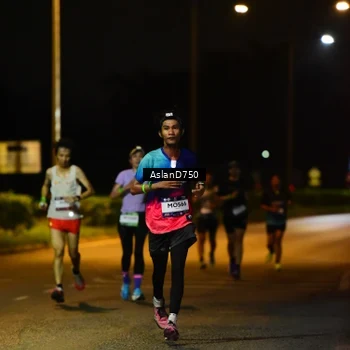 Runner Photo 7707843