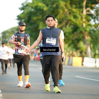 Runner Photo 7707896