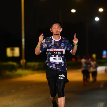 Runner Photo 7708079