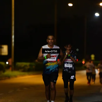 Runner Photo 7708089