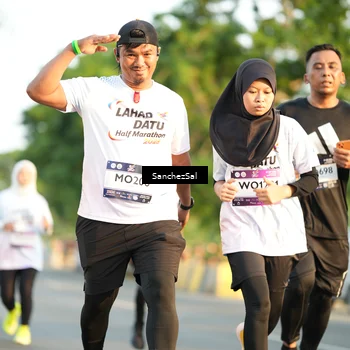 Runner Photo 7708138