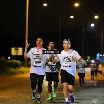 Runner Photo 7708690