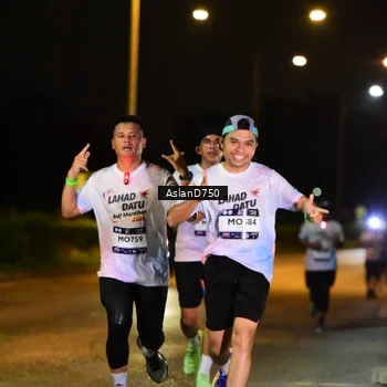 Runner Photo 7708692