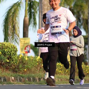 Runner Photo 7708781