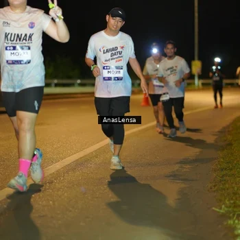 Runner Photo 7709034