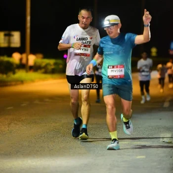 Runner Photo 7709078