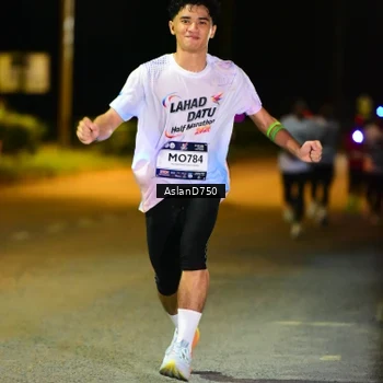 Runner Photo 7709087