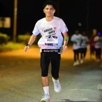 Runner Photo 7709189