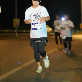 Runner Photo 7709393
