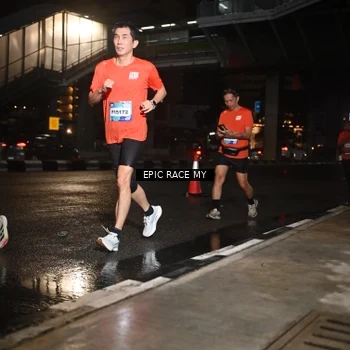 Runner Photo 7709640