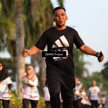 Runner Photo 7709795