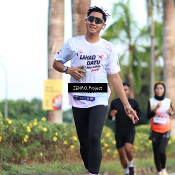 Runner Photo 7709799