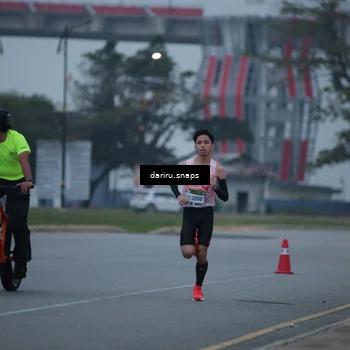 Runner Photo 7709811