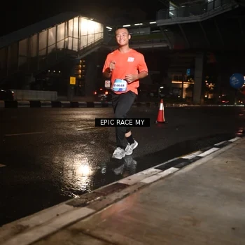 Runner Photo 7709892