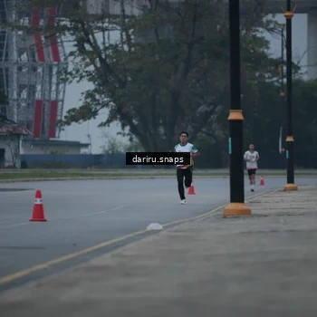 Runner Photo 7709893