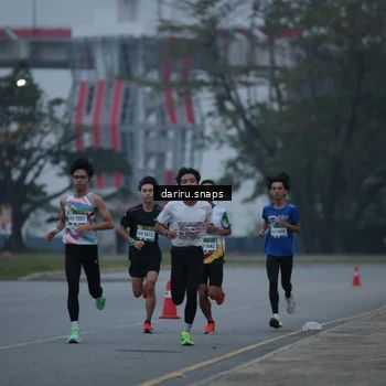 Runner Photo 7709913