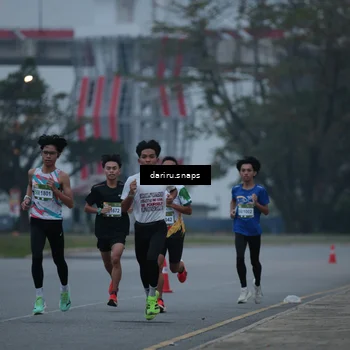 Runner Photo 7709983
