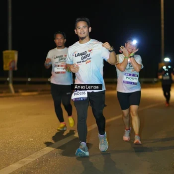 Runner Photo 7709998