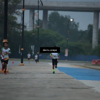 Runner Photo 7710110