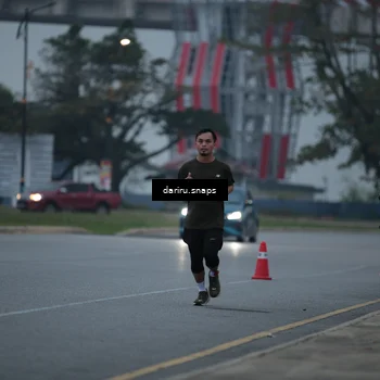 Runner Photo 7710117