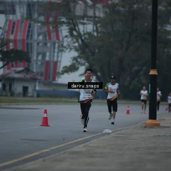 Runner Photo 7710246