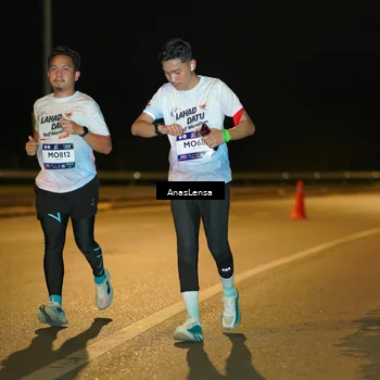 Runner Photo 7710368
