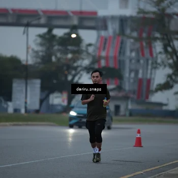 Runner Photo 7710385