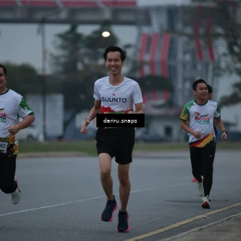 Runner Photo 7710395