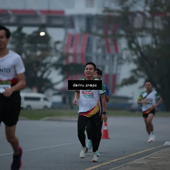 Runner Photo 7710397