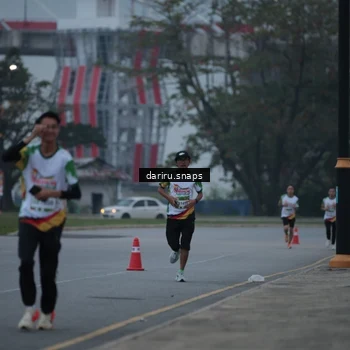 Runner Photo 7710400