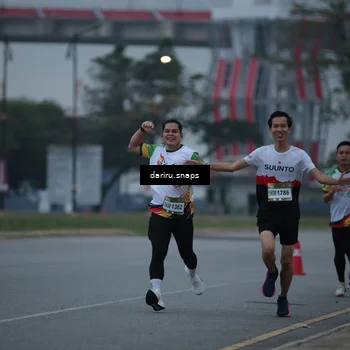 Runner Photo 7710401